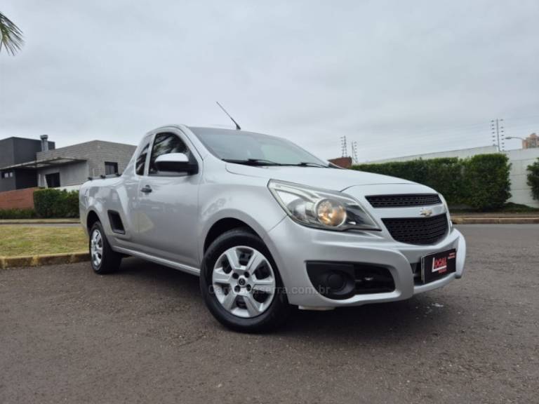 CHEVROLET - MONTANA - 2013/2014 - Prata - R$ 45.900,00