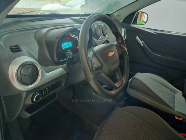 CHEVROLET - MONTANA - 2013/2014 - Prata - R$ 45.900,00