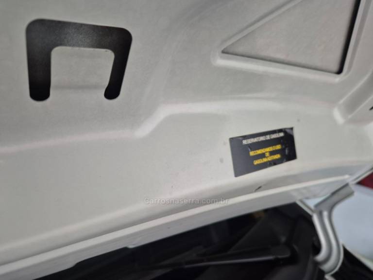 CHEVROLET - MONTANA - 2013/2014 - Prata - R$ 45.900,00