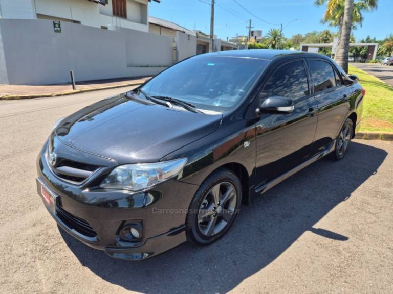 TOYOTA - COROLLA - 2013/2014 - Preta - R$ 73.900,00