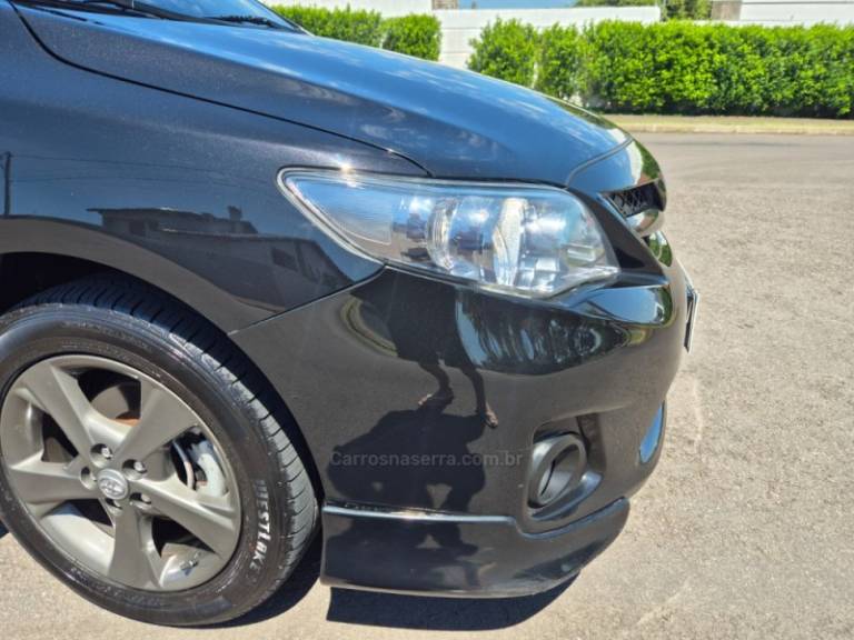 TOYOTA - COROLLA - 2013/2014 - Preta - R$ 73.900,00