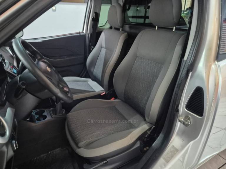 CHEVROLET - MONTANA - 2013/2014 - Prata - R$ 45.900,00