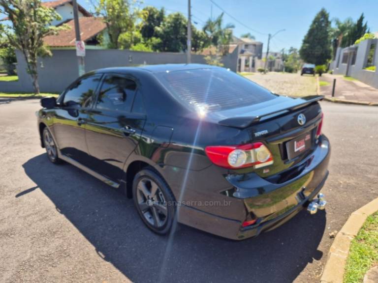 TOYOTA - COROLLA - 2013/2014 - Preta - R$ 73.900,00
