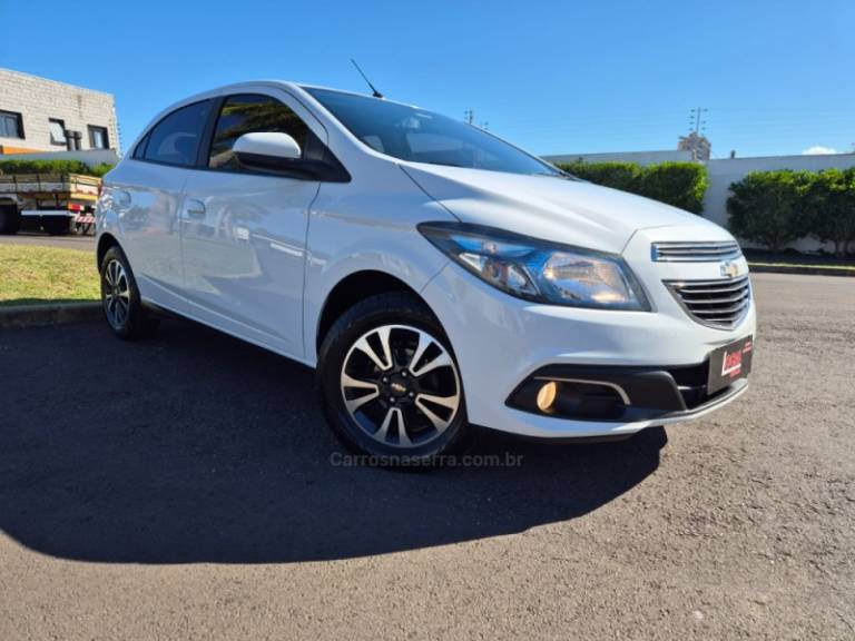 CHEVROLET - ONIX - 2012/2013 - Branca - R$ 48.900,00