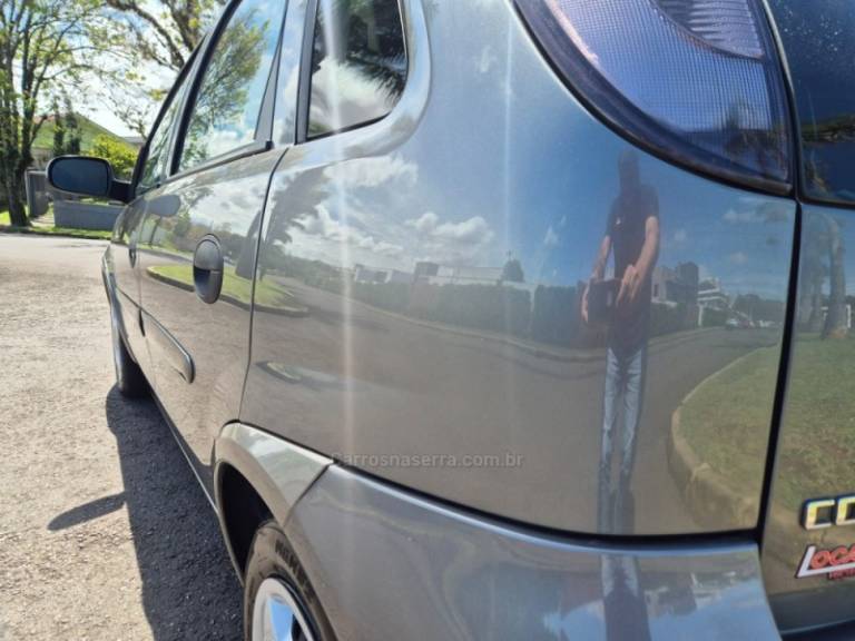 CHEVROLET - CORSA - 2012/2012 - Cinza - R$ 35.900,00