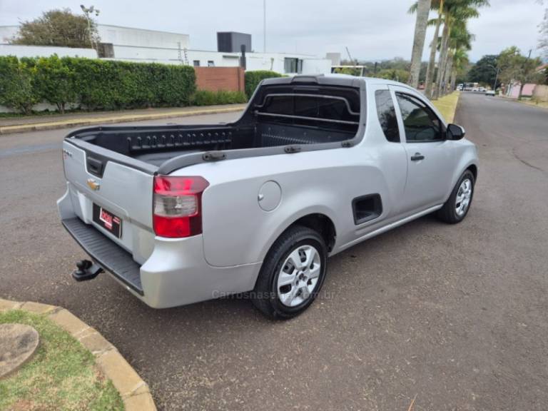 CHEVROLET - MONTANA - 2013/2014 - Prata - R$ 45.900,00