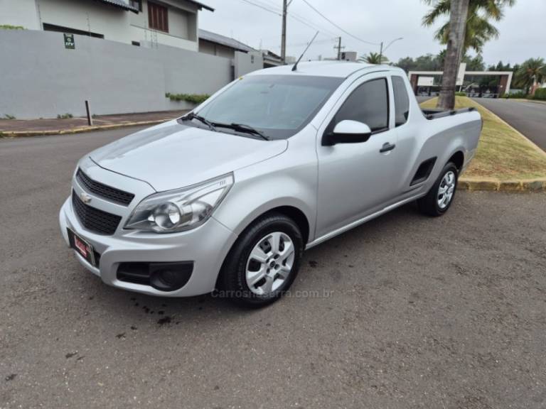 CHEVROLET - MONTANA - 2013/2014 - Prata - R$ 45.900,00