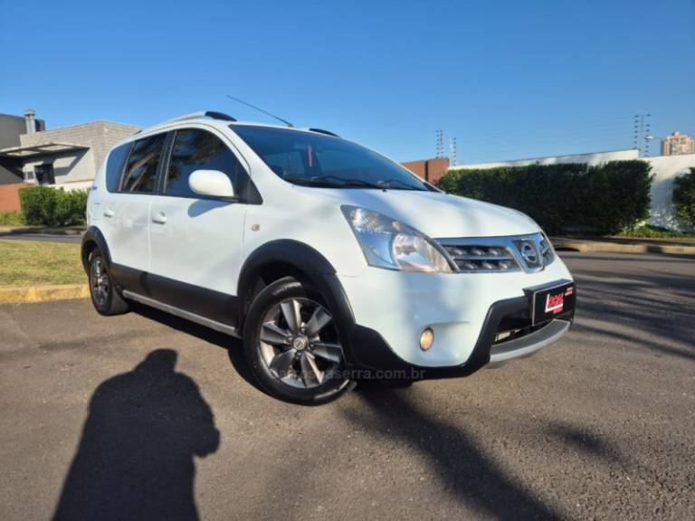 NISSAN - LIVINA - 2013/2014 - Branca - R$ 45.900,00
