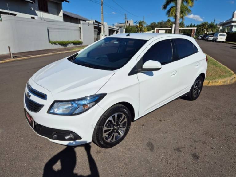 CHEVROLET - ONIX - 2012/2013 - Branca - R$ 48.900,00