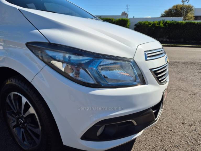 CHEVROLET - ONIX - 2012/2013 - Branca - R$ 48.900,00
