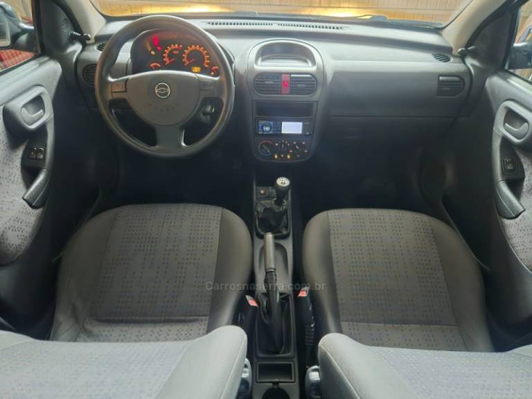 CHEVROLET - CORSA - 2012/2012 - Cinza - R$ 35.900,00