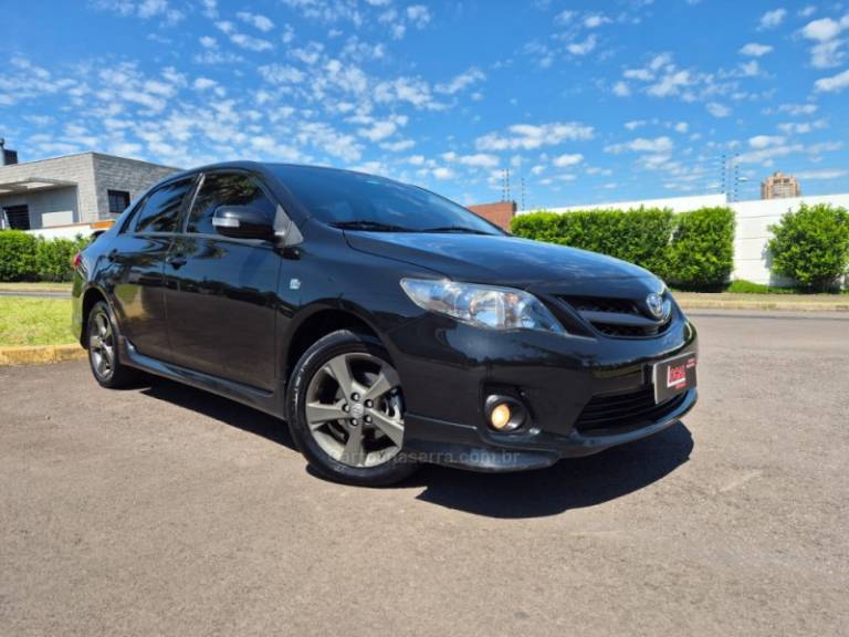 TOYOTA - COROLLA - 2013/2014 - Preta - R$ 73.900,00