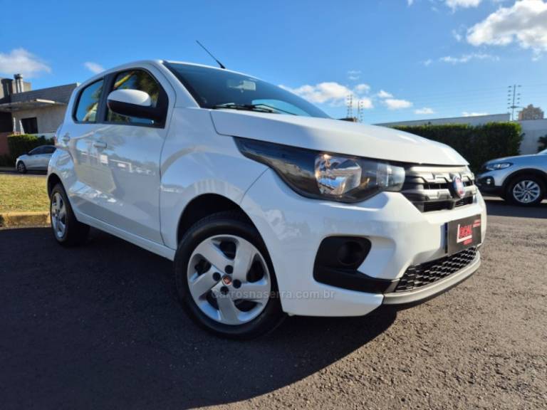 FIAT - MOBI - 2017/2018 - Branca - R$ 45.900,00