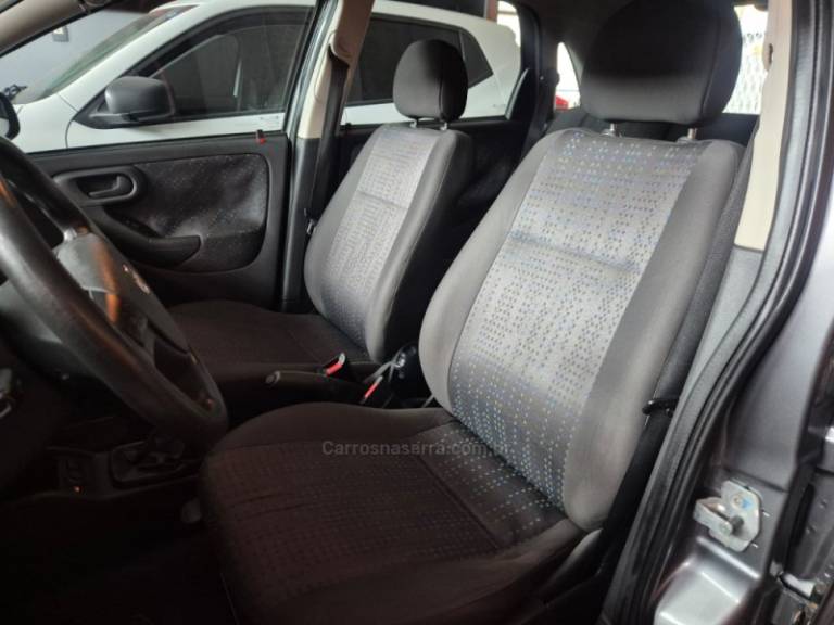 CHEVROLET - CORSA - 2012/2012 - Cinza - R$ 35.900,00