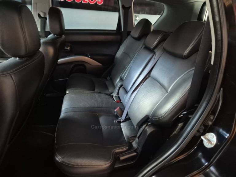 MITSUBISHI - OUTLANDER - 2010/2011 - Preta - R$ 64.900,00
