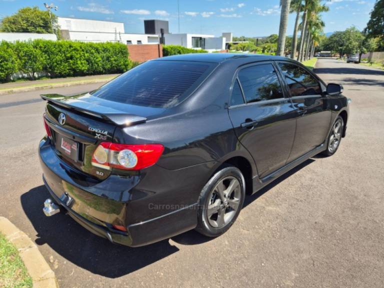 TOYOTA - COROLLA - 2013/2014 - Preta - R$ 73.900,00